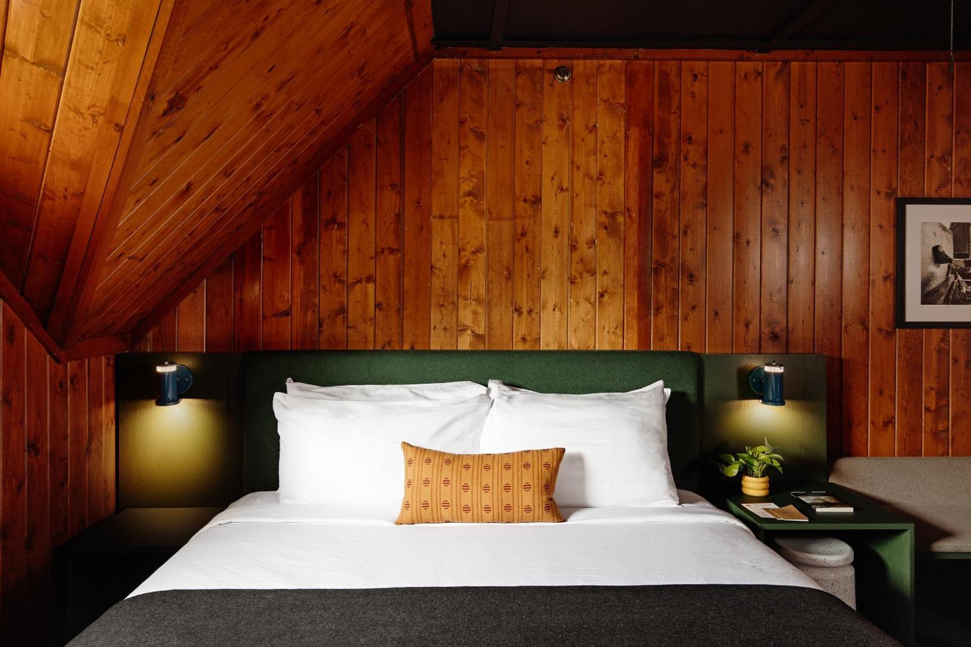 Loge Glacier National Park Resort